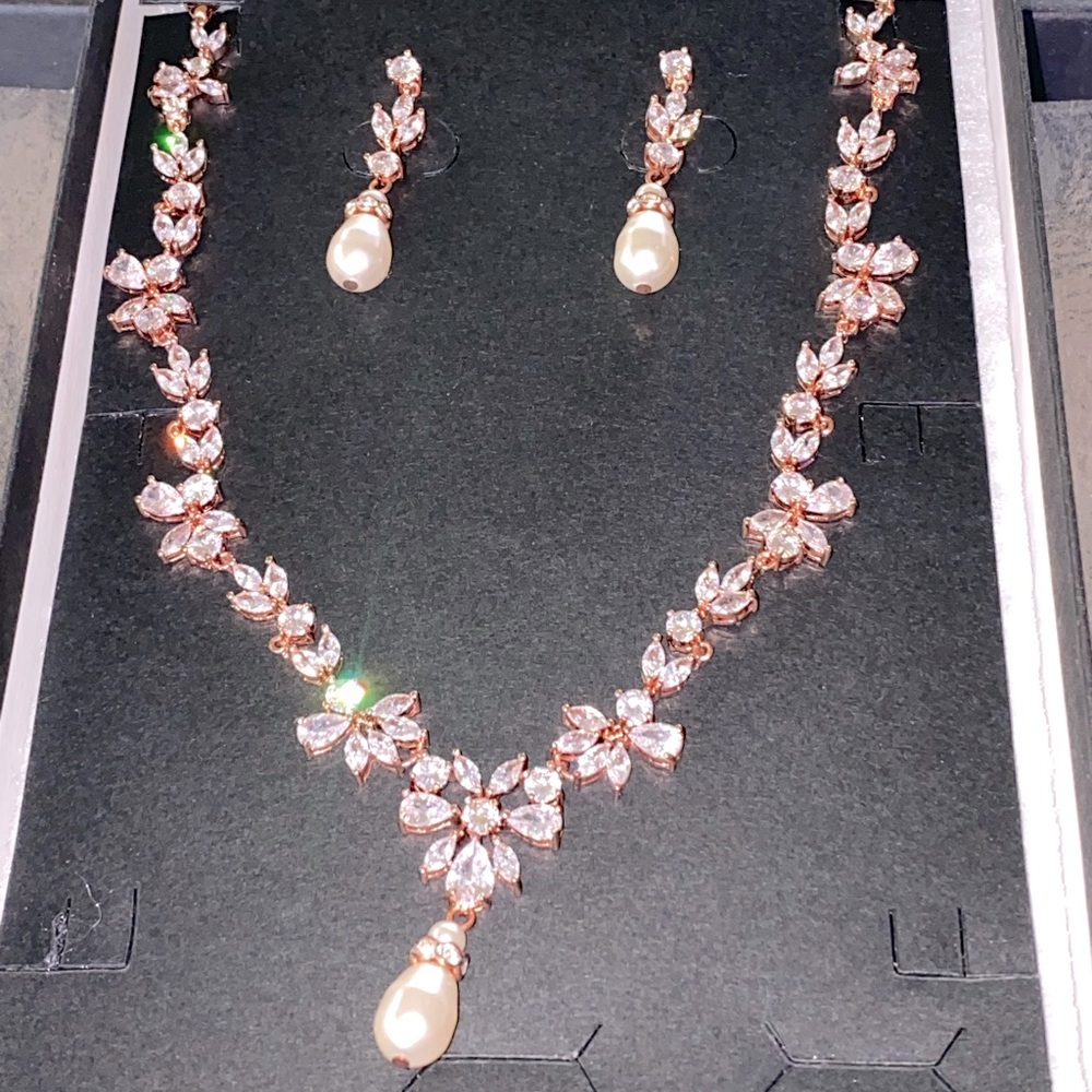 ❤️Custom Rose Gold bridal jewelry W/Swarovski Crystals & blush tone pearls❤️